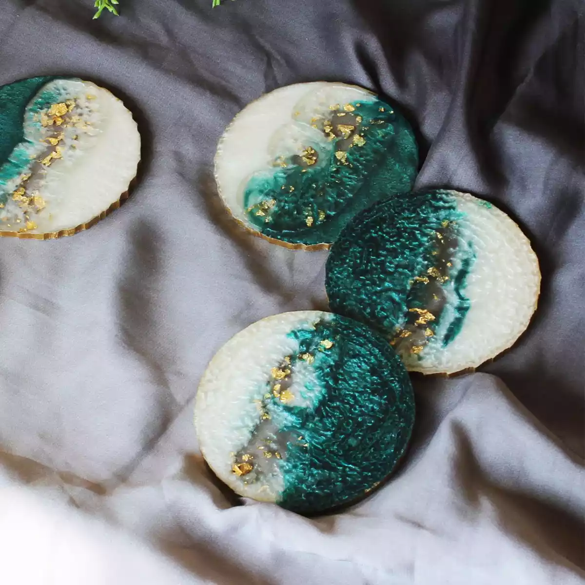 Round Emerald Green White Resin Coaster ( Set of 6 )