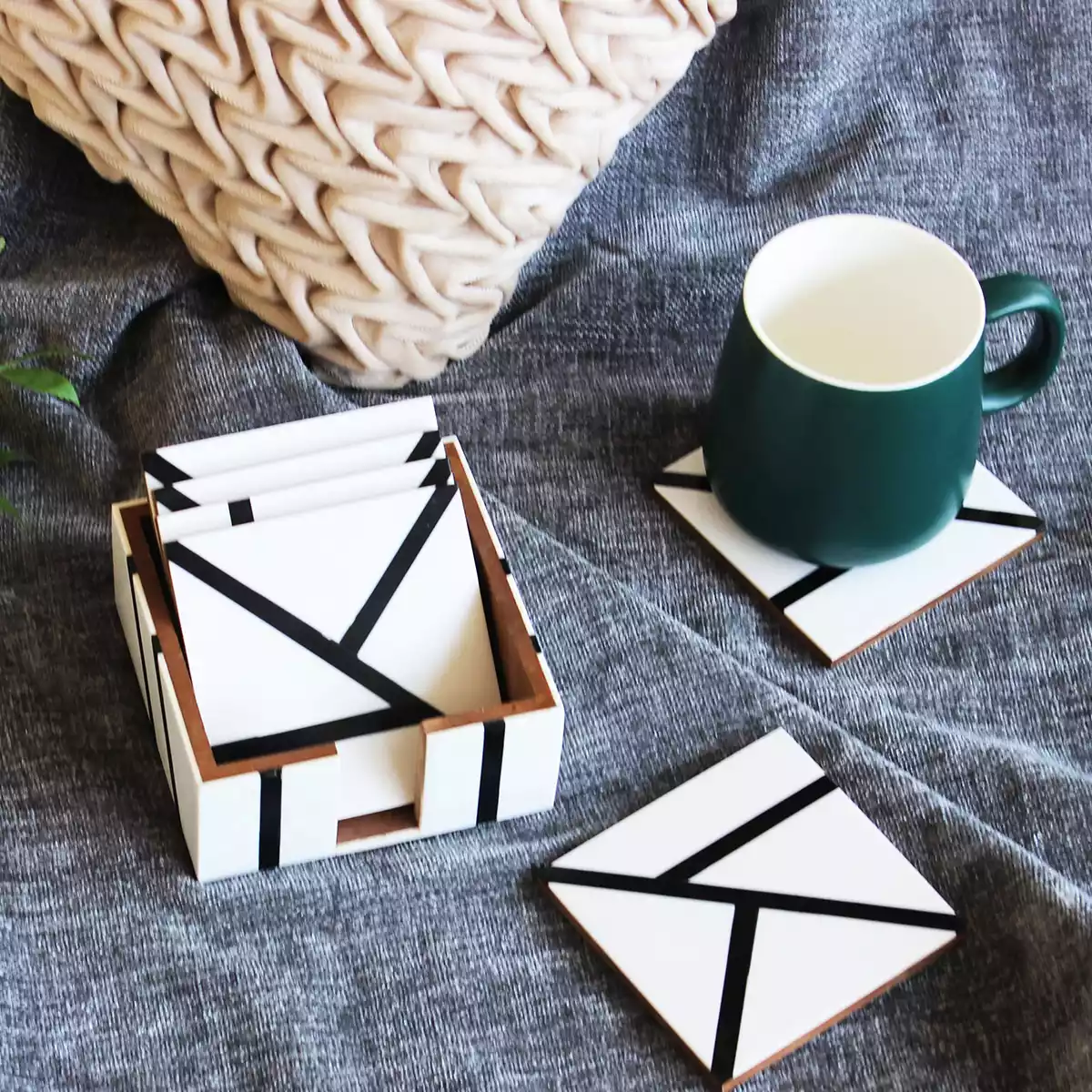 Square Black & White with Set of 6 Coaster with Holder