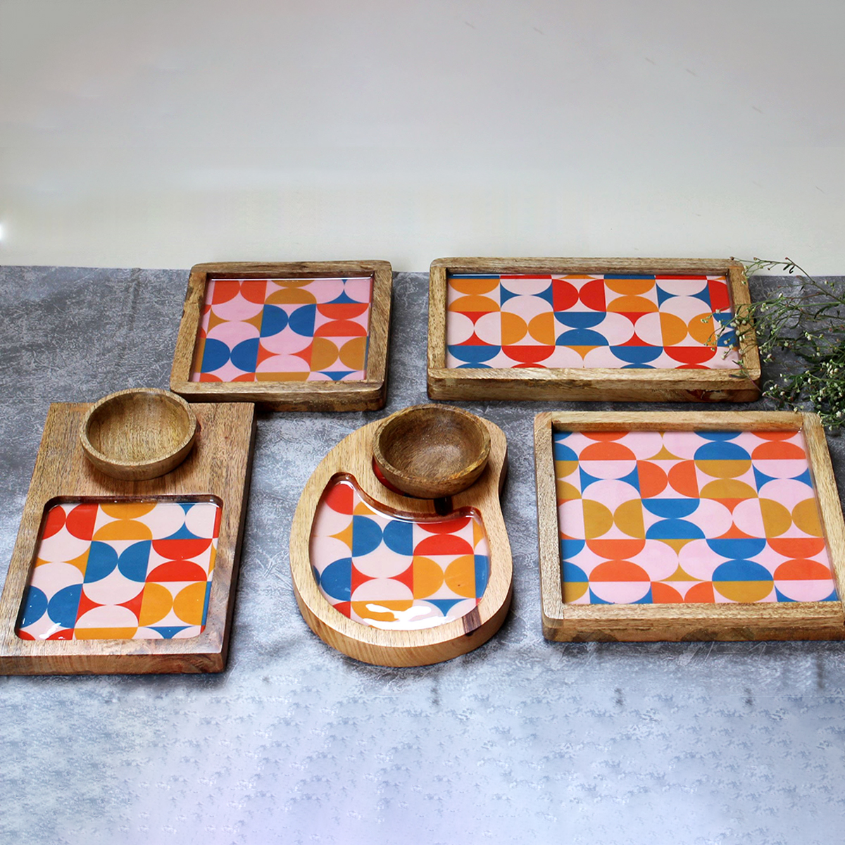 Colourful Hot Streaks Mangowood 7 Set of Platter