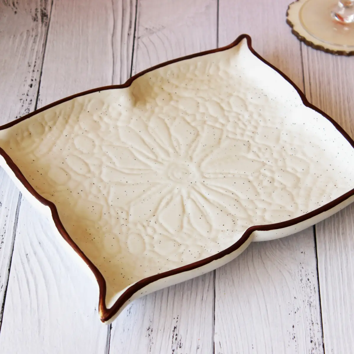 Creamy Brew Embossed Recto Platter
