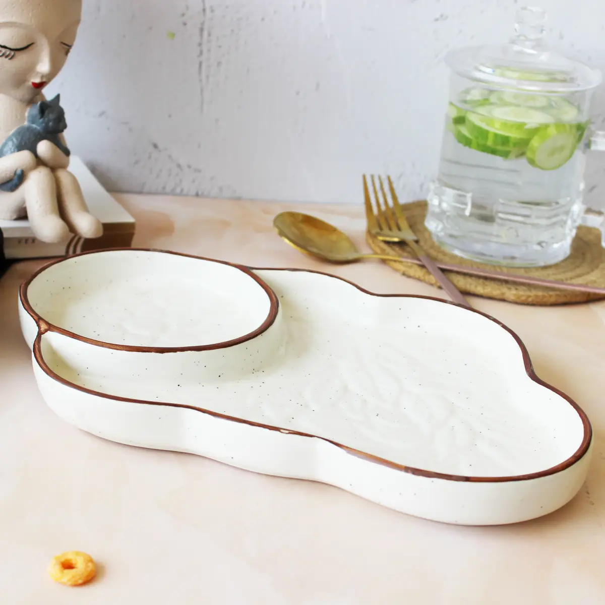 Creamy Brew Embossed Cloud Chip & Dip Platter
