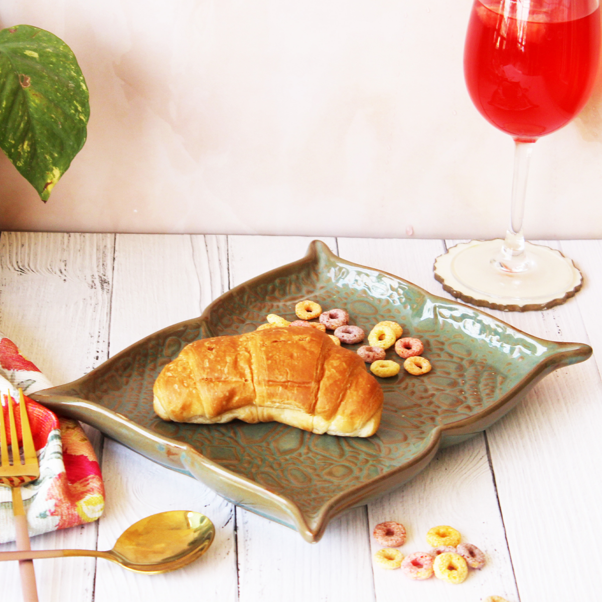 Forest Fusion Embossed Recto Platter