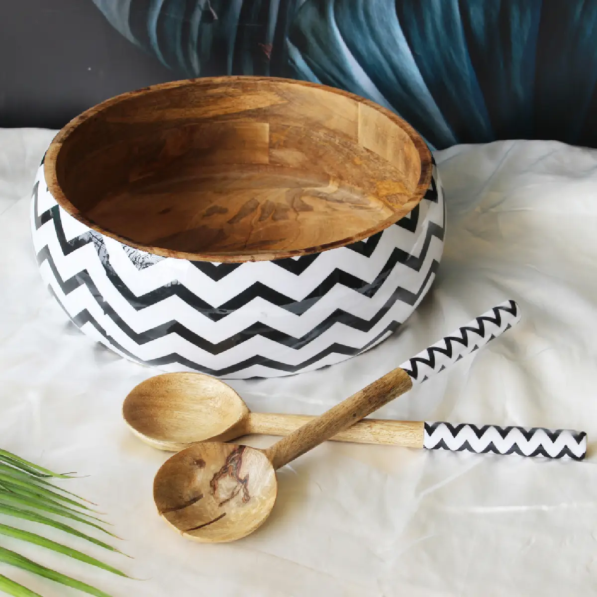 GeoChic Zigzag Mangowood Big Salad Bowl with 2 Servers