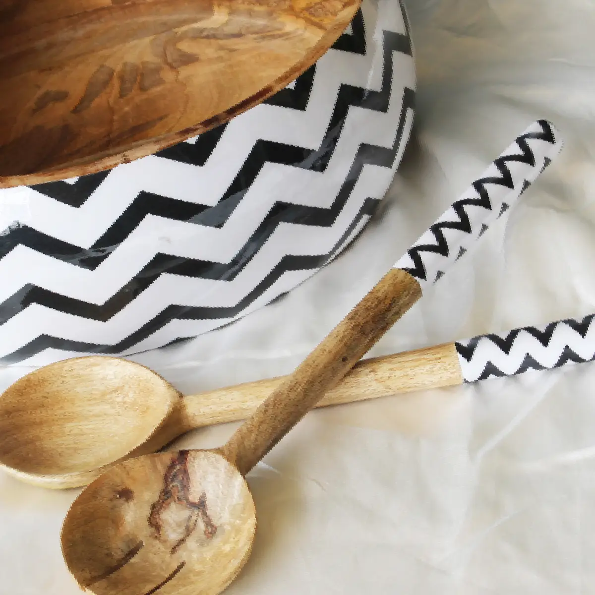 GeoChic Zigzag Mangowood Big Salad Bowl with 2 Servers