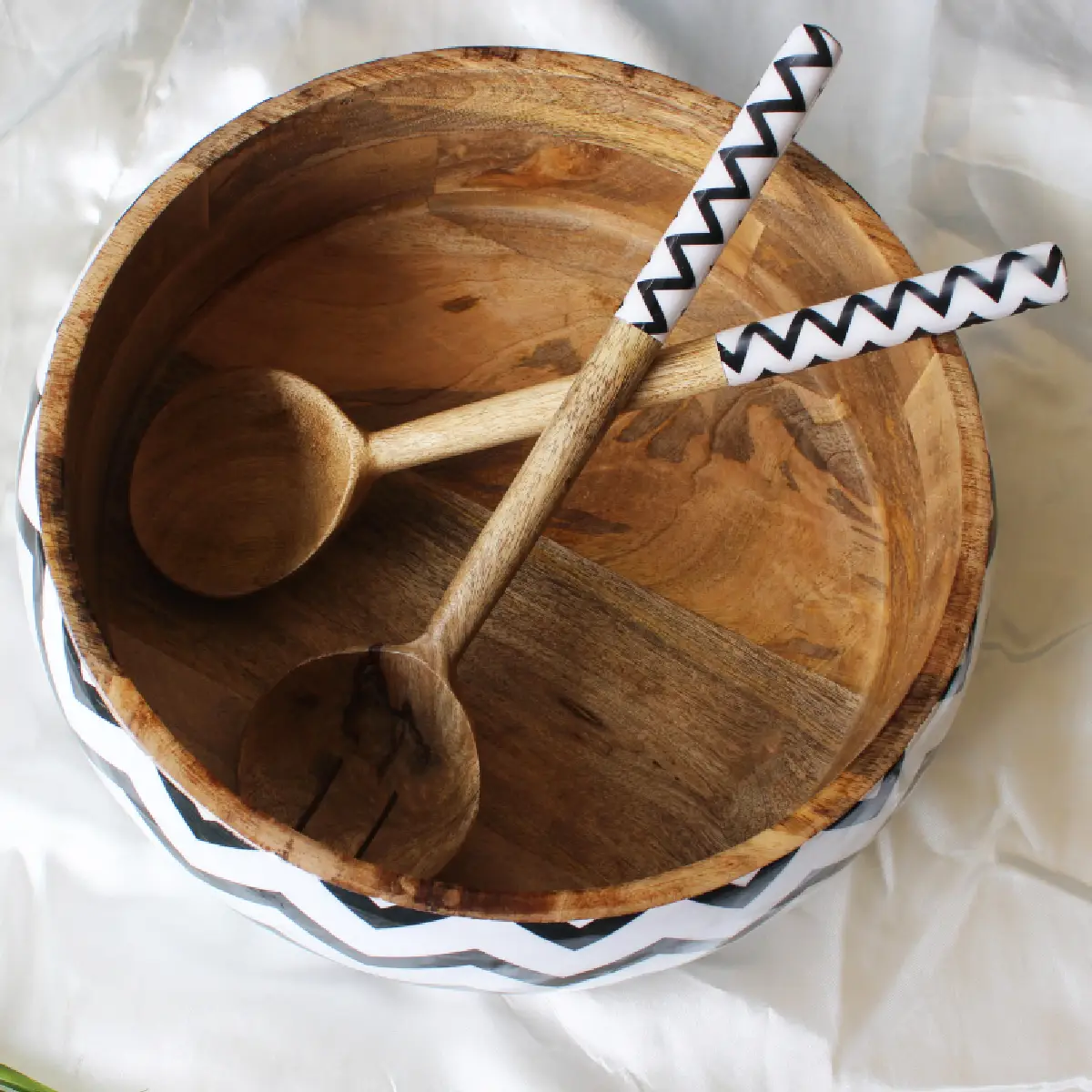 GeoChic Zigzag Mangowood Big Salad Bowl with 2 Servers