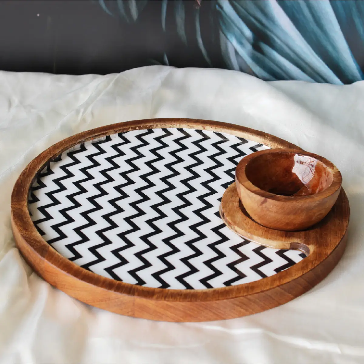 GeoChic Zigzag Mangowood Round Plate with Dip Bowl