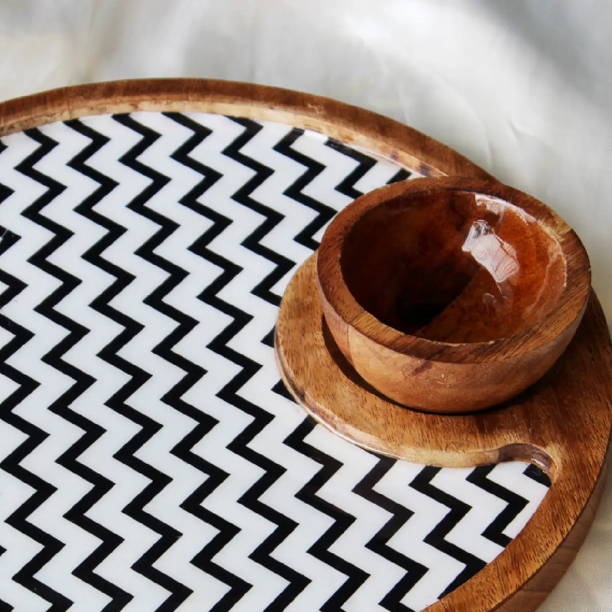 GeoChic Zigzag Mangowood Round Plate with Dip Bowl