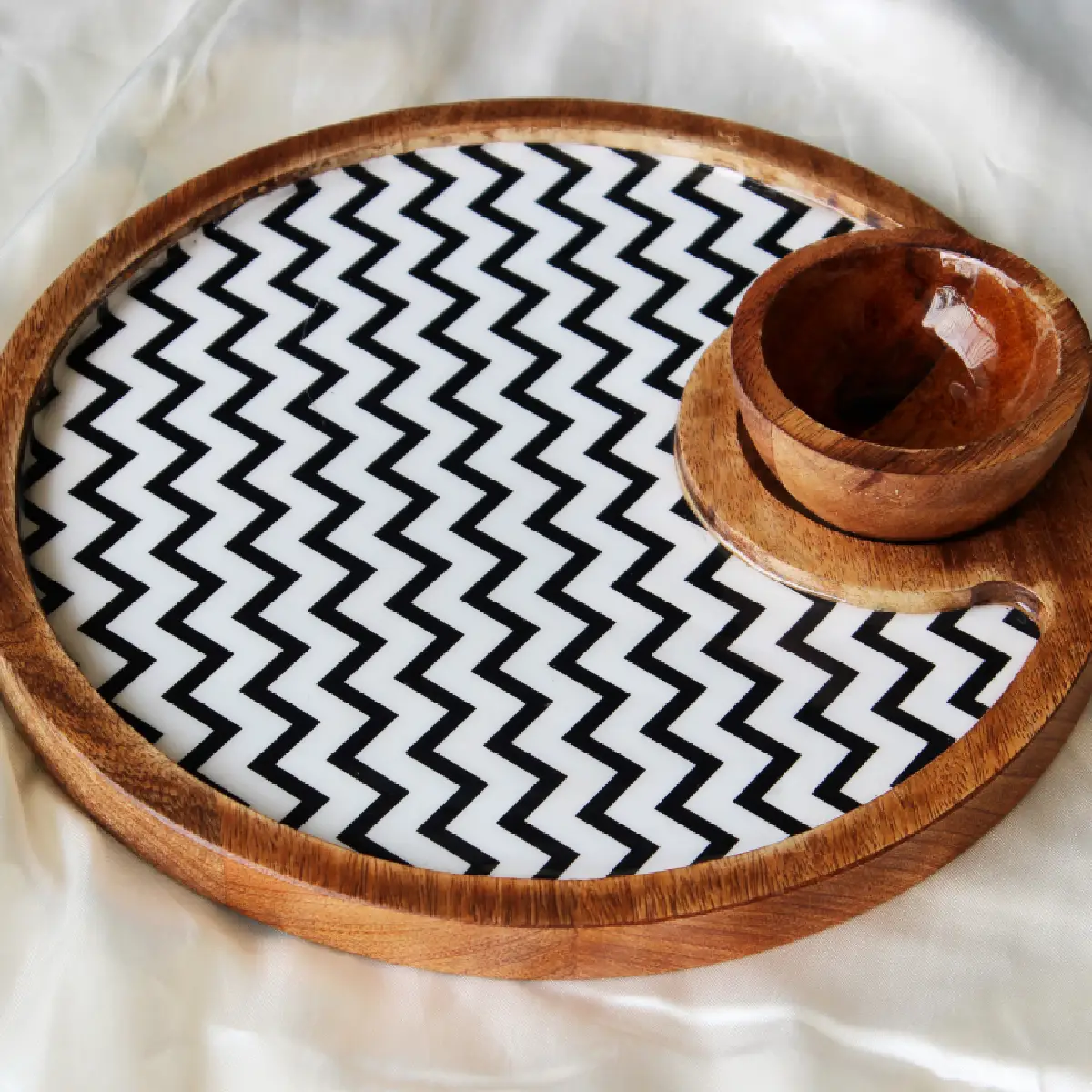 GeoChic Zigzag Mangowood Round Plate with Dip Bowl