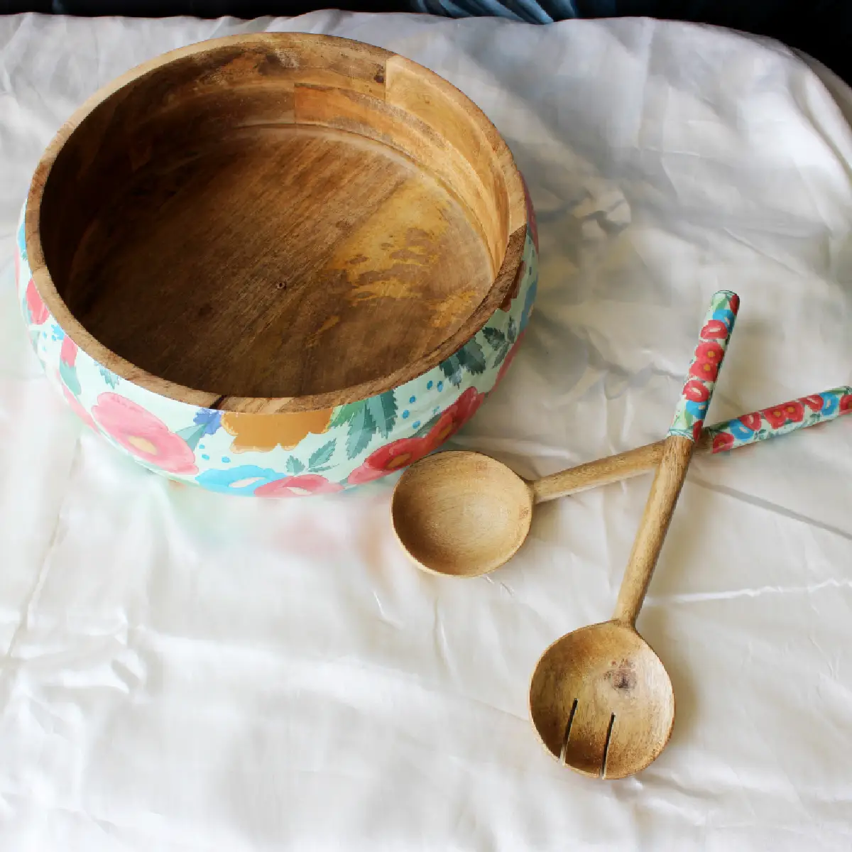 Pastel Paradise Mangowood Big Salad Bowl with 2 Servers