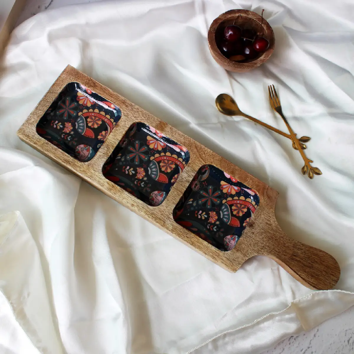 Dewdrop Paisley Petals 3 Compartment Bat Server Tray