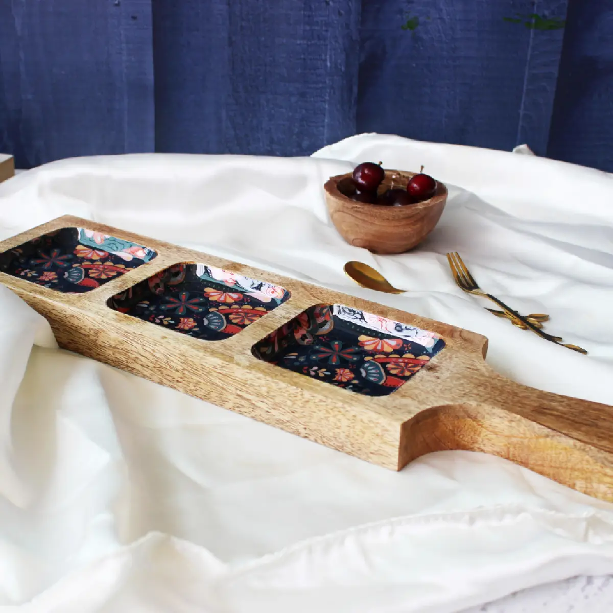 Dewdrop Paisley Petals 3 Compartment Bat Server Tray
