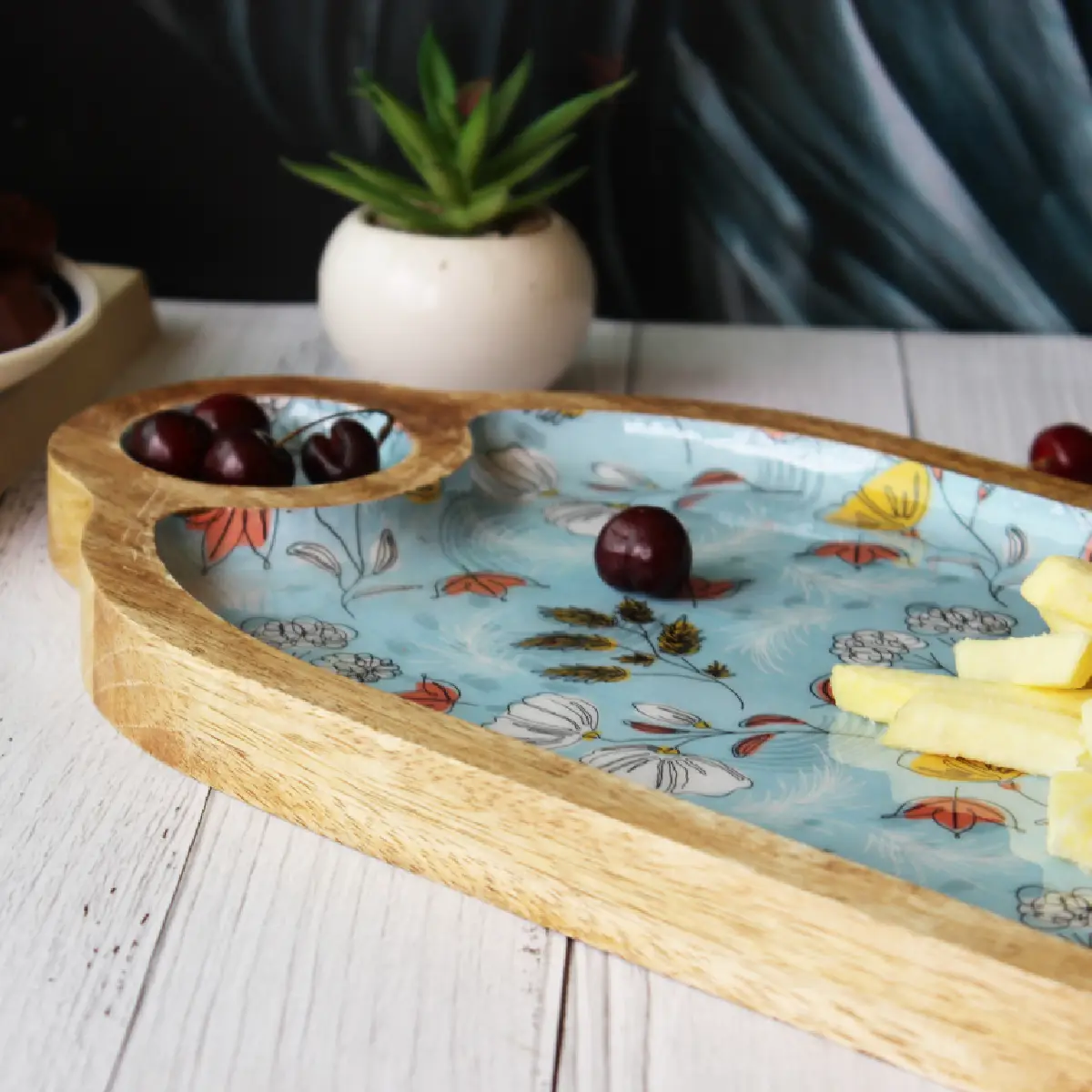 Peaceful Shade Delight Platter with Dip Niche