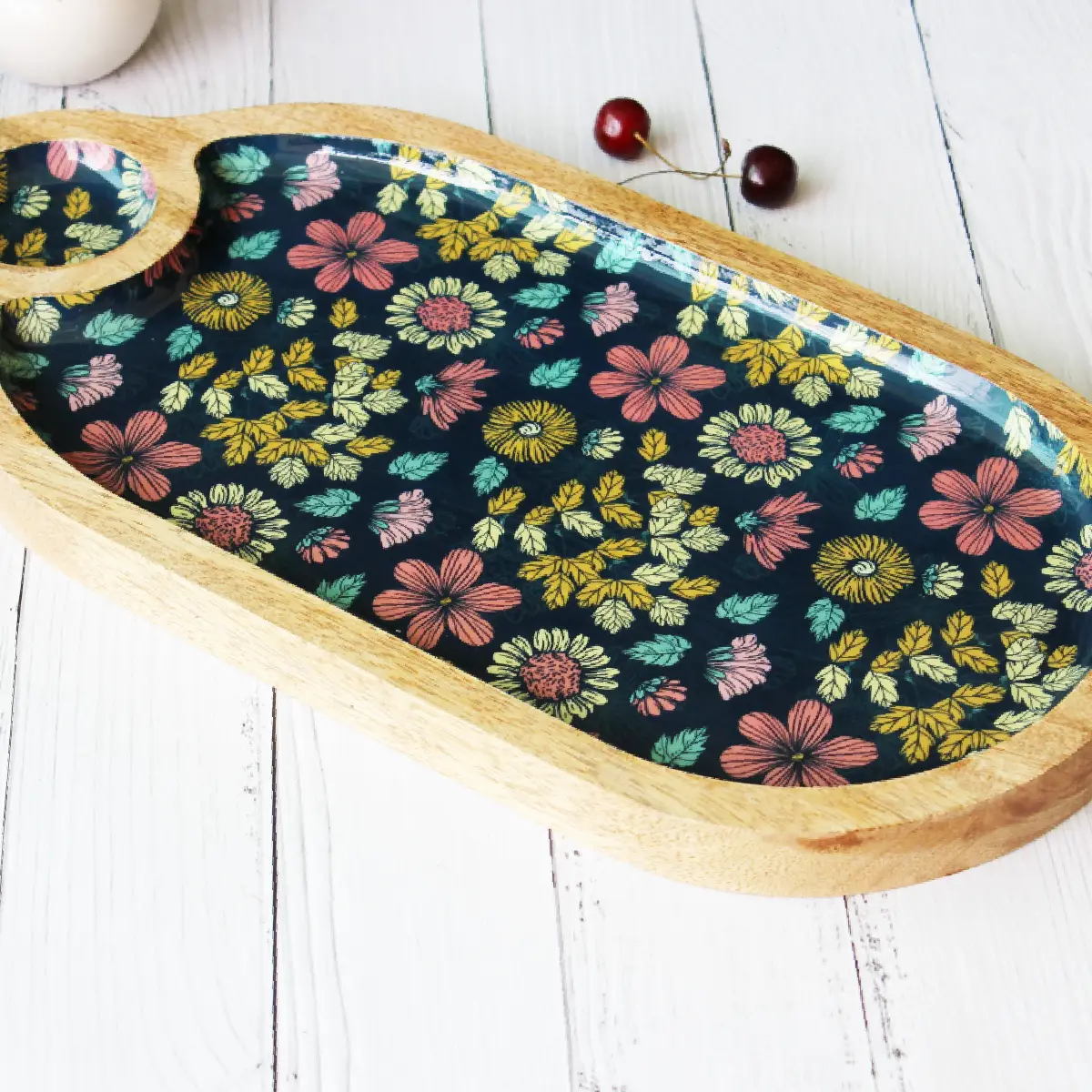 Timeless Bloom Delight Platter with Dip Niche