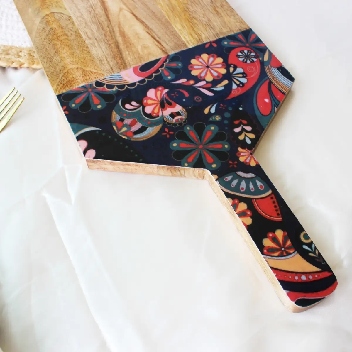 Dewdrop Paisley Petals Bat Wing Platter