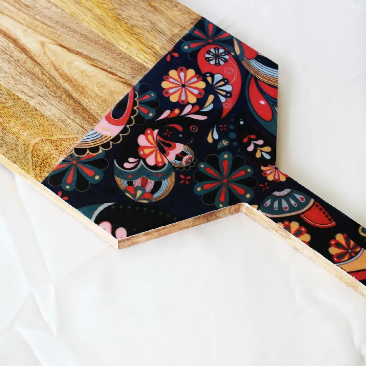 Dewdrop Paisley Petals Bat Wing Platter