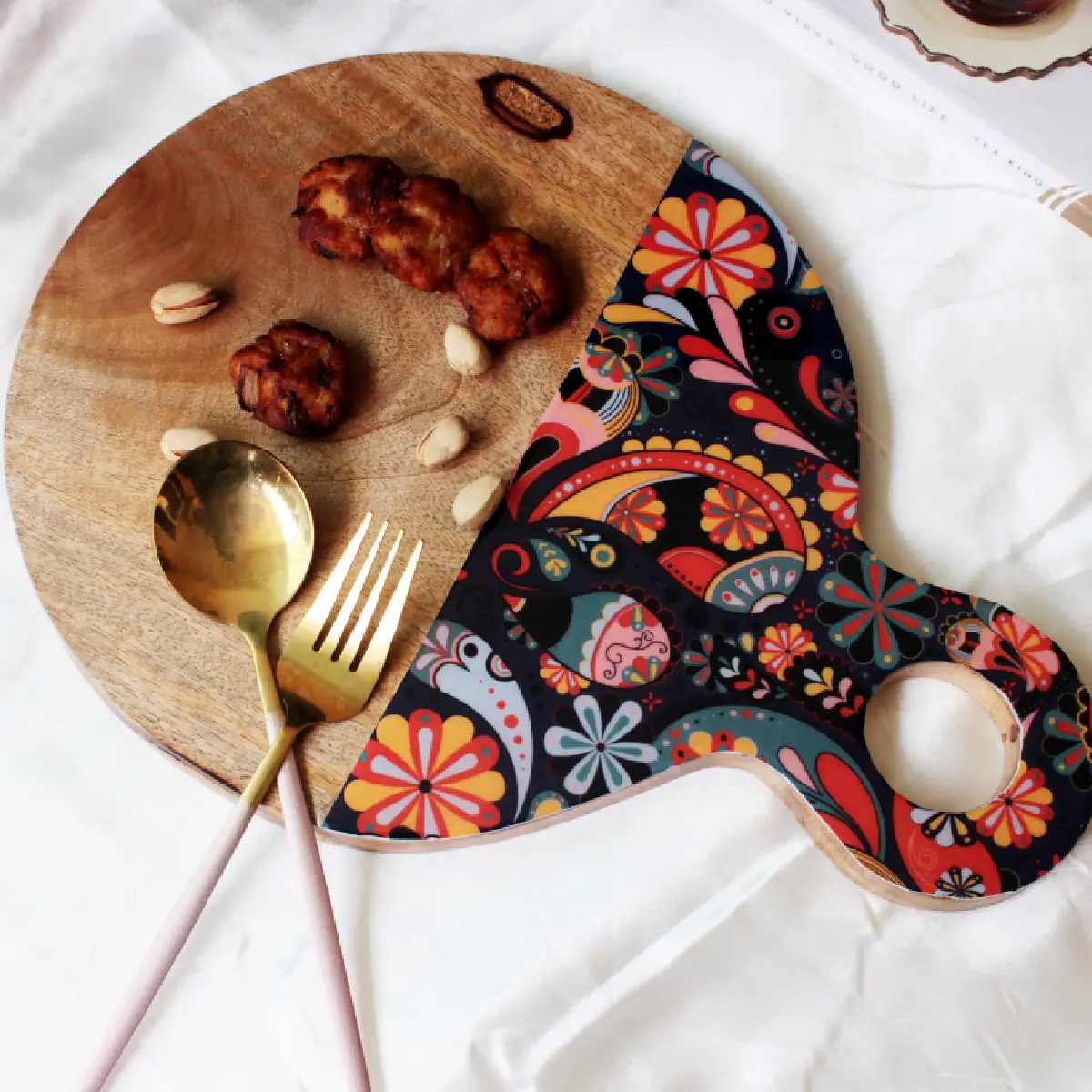 Dewdrop Paisley Petals ServeEase Round Platter