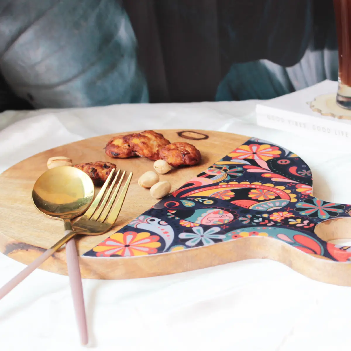 Dewdrop Paisley Petals ServeEase Round Platter