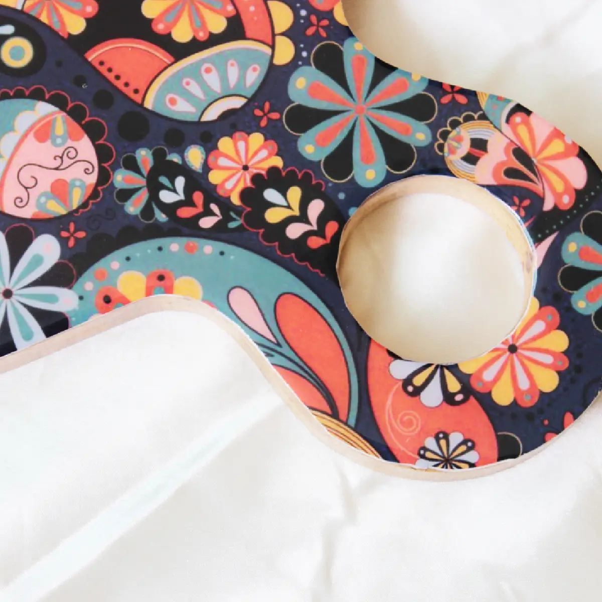 Dewdrop Paisley Petals ServeEase Round Platter