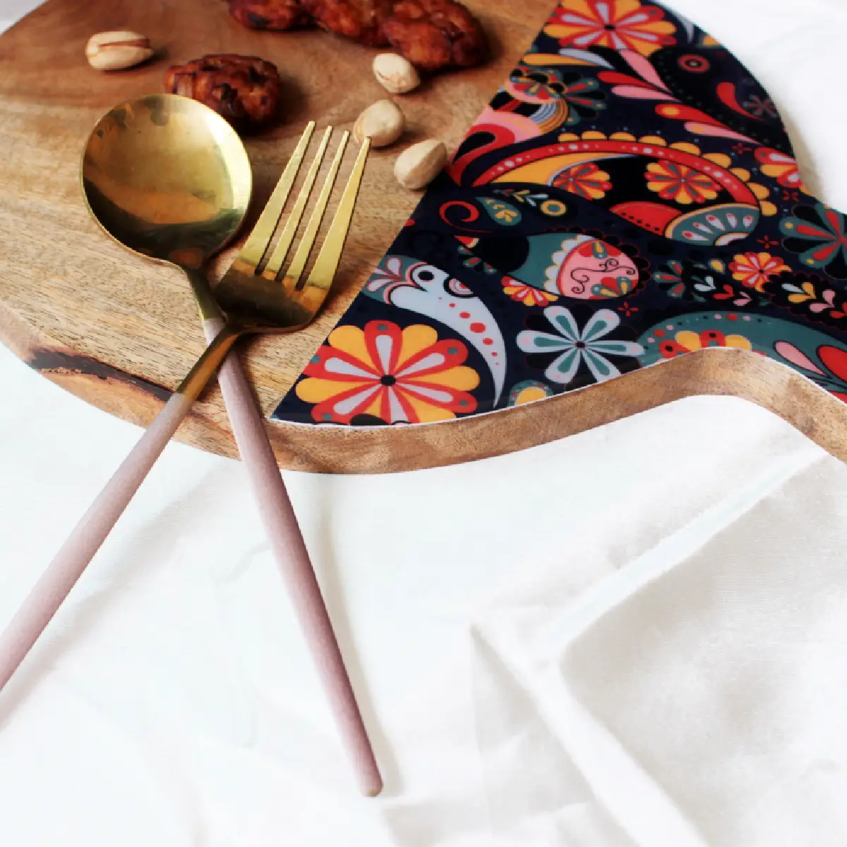 Dewdrop Paisley Petals ServeEase Round Platter