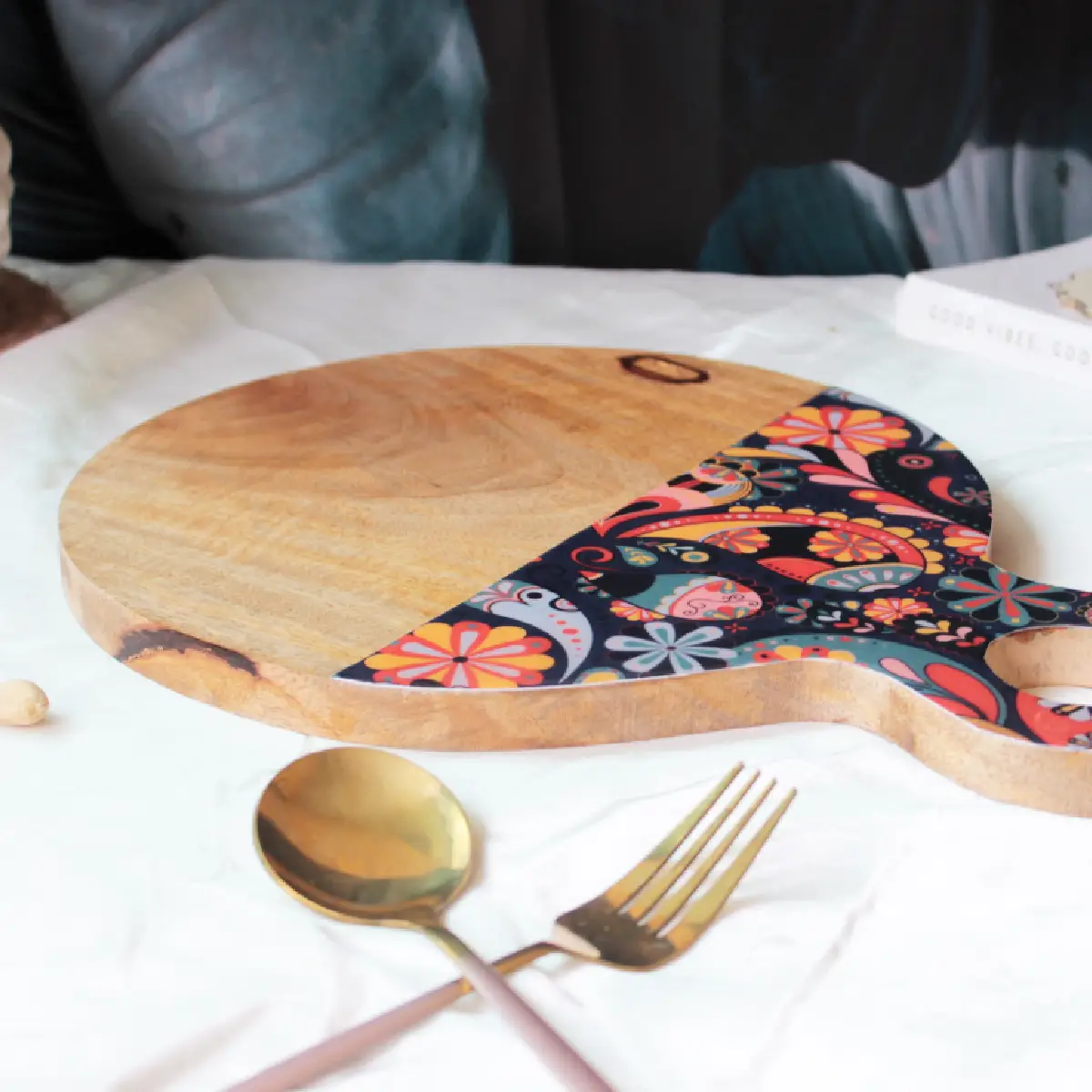 Dewdrop Paisley Petals ServeEase Round Platter