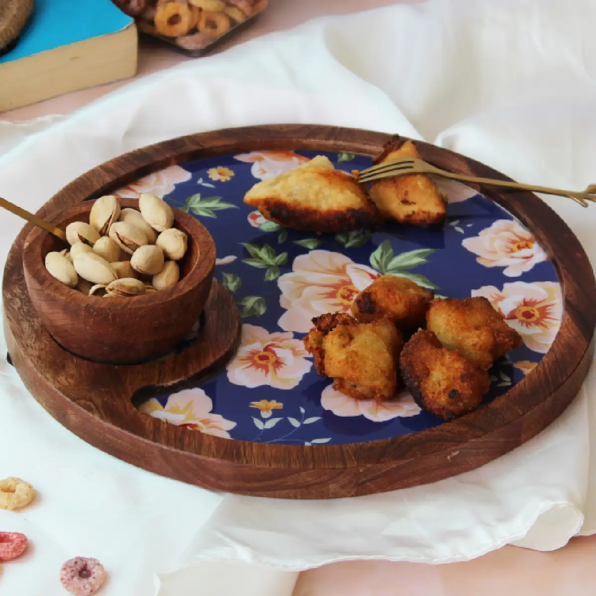 Spring Blooms Mangowood Round Plate with Dip Bowl