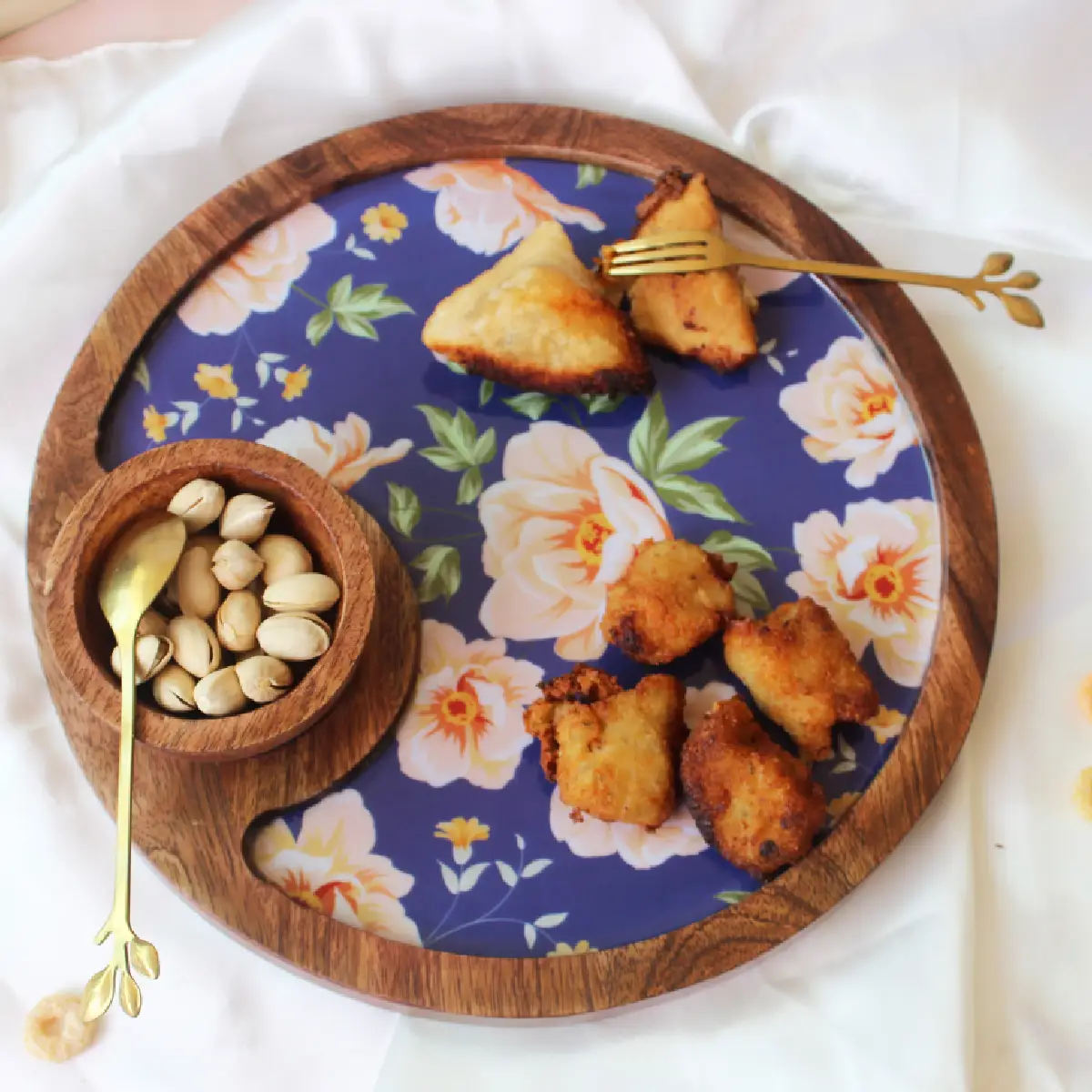 Spring Blooms Mangowood Round Plate with Dip Bowl