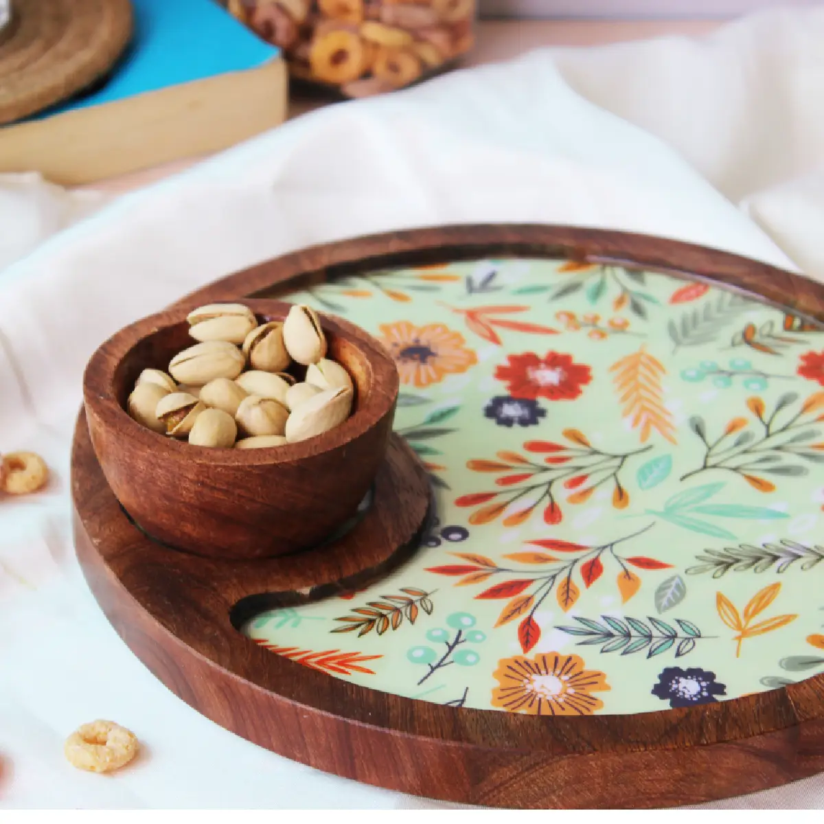 Calming Crush Mangowood Round Plate with Dip Bowl
