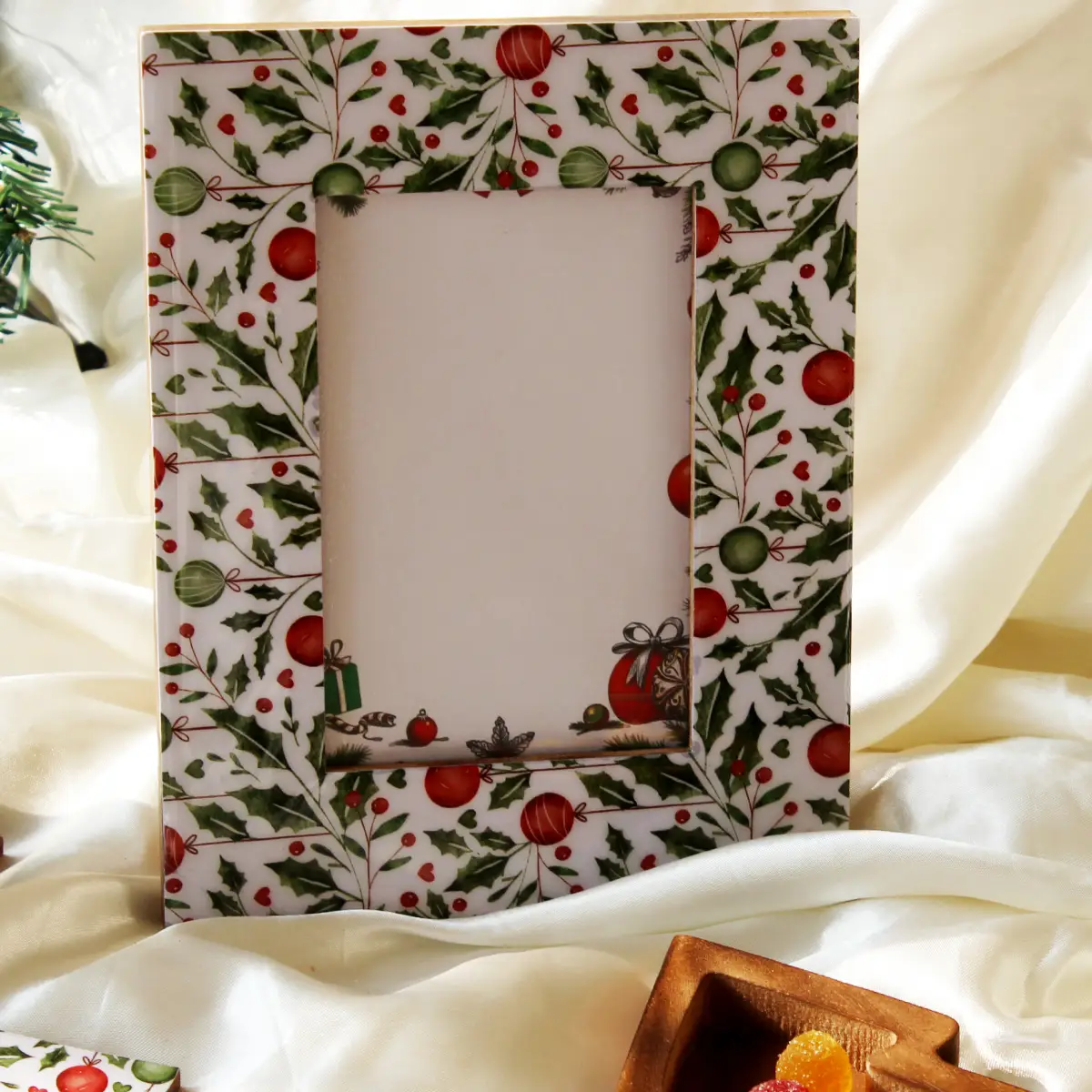 Holiday Hangings Wood Photoframe
