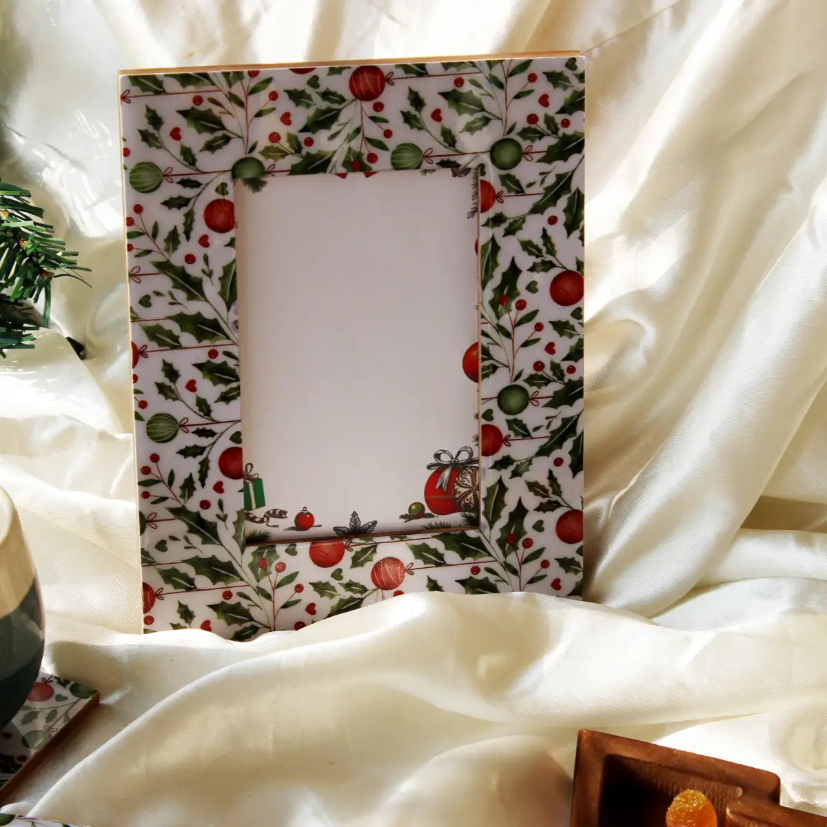 Holiday Hangings Wood Photoframe