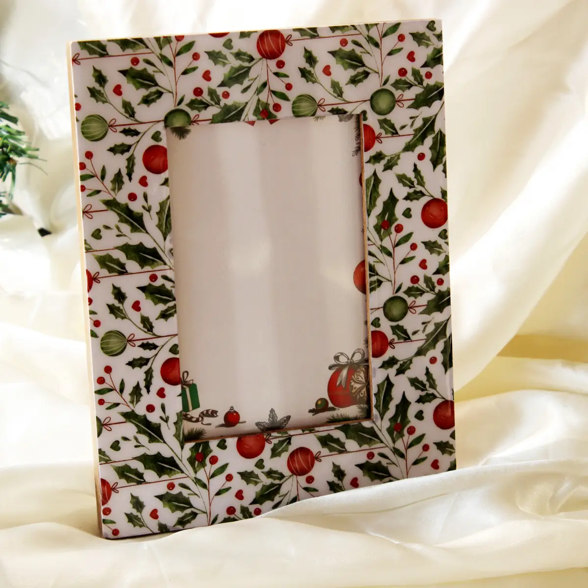 Holiday Hangings Wood Photoframe