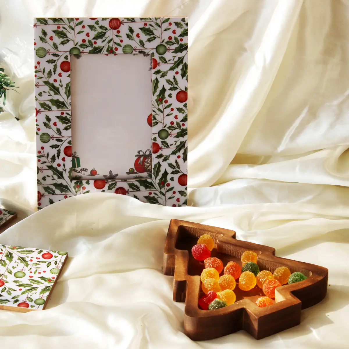 Holiday Hangings Wood Photoframe