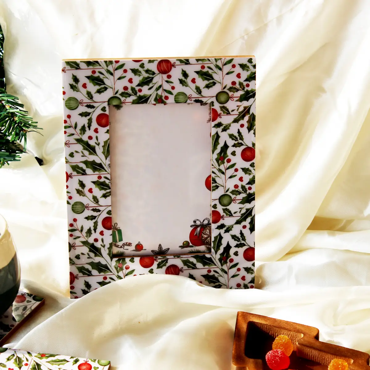 Holiday Hangings Wood Photoframe