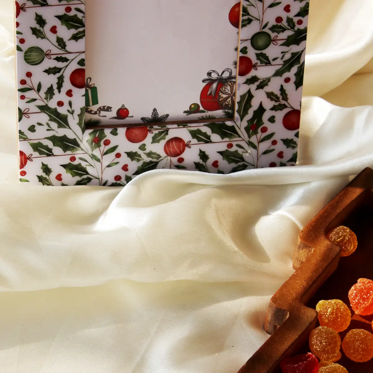 Holiday Hangings Wood Photoframe