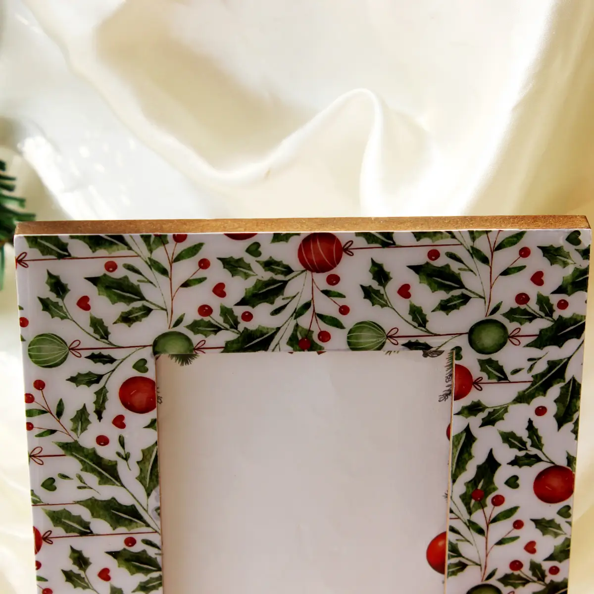 Holiday Hangings Wood Photoframe