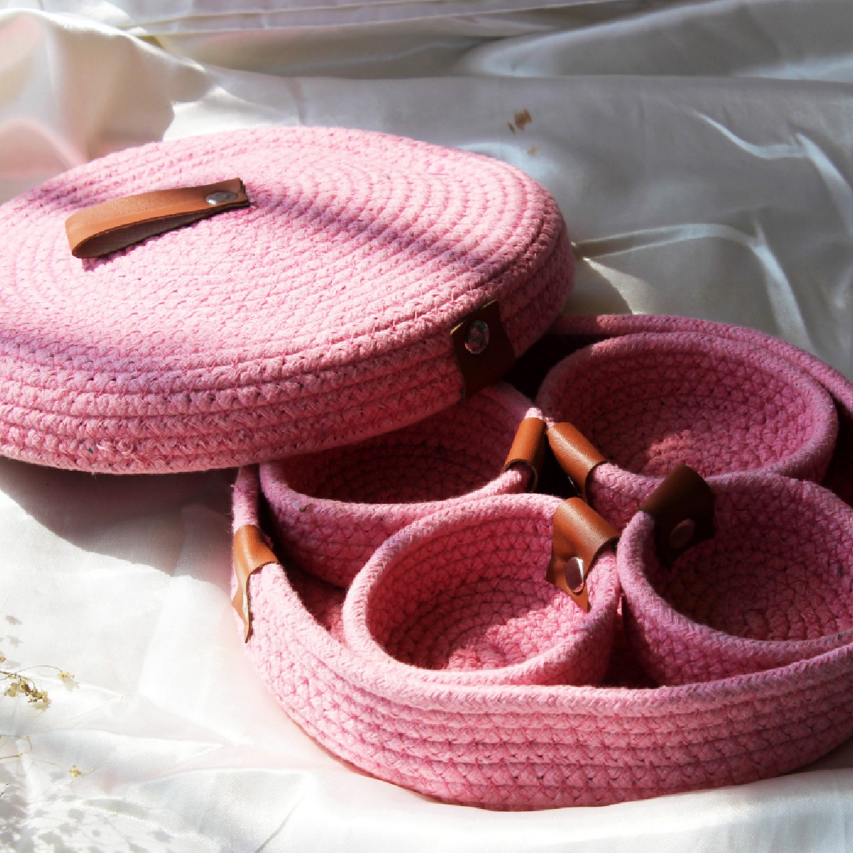 Cotton Candy Rope Crafted Serving Set with 4 Bowls (Size- 23*23*6 cm , Weight - 450 gm)