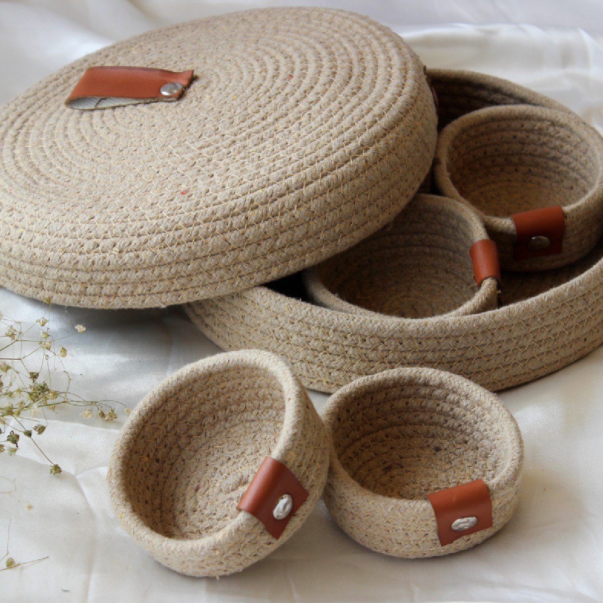Warm Tan Rope Crafted Serving Set with 4 Bowls (Size- 23*23*6 cm , Weight - 450 gm)