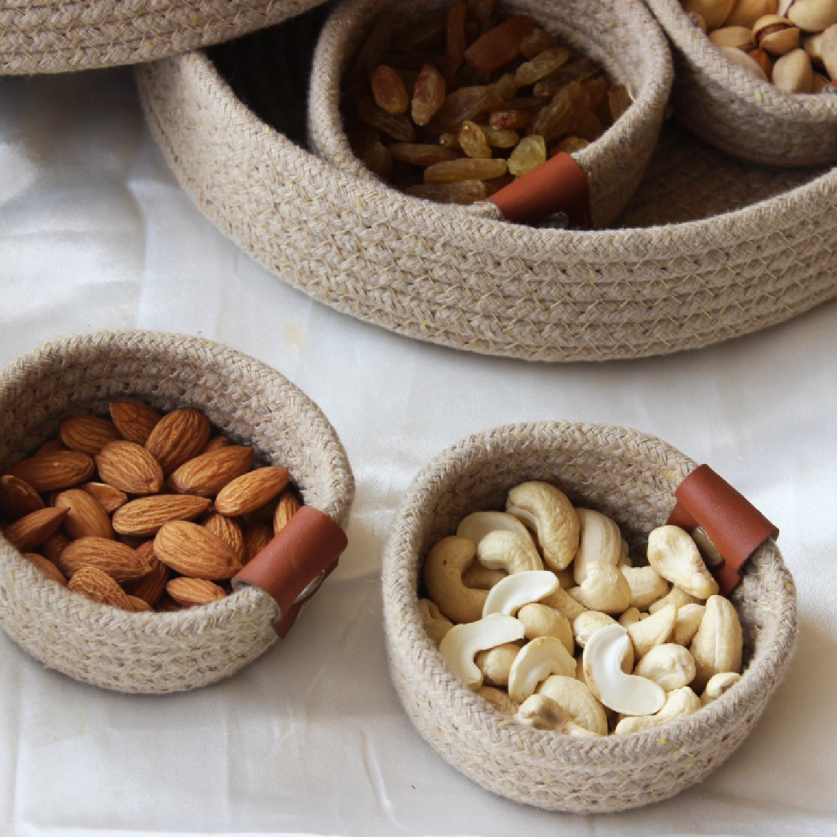 Warm Tan Rope Crafted Serving Set with 4 Bowls (Size- 23*23*6 cm , Weight - 450 gm)