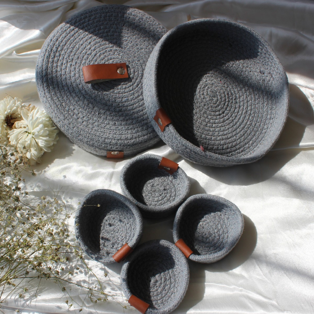 Smoky Grey Rope Crafted Serving Set with 4 Bowls (Size- 23*23*6 cm , Weight - 450 gm)