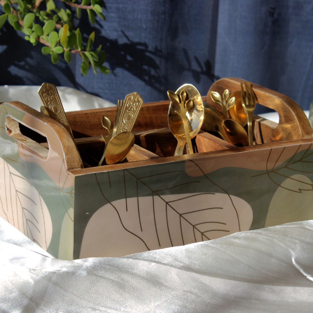 Abstract Aura Mangowood Cutlery Caddy