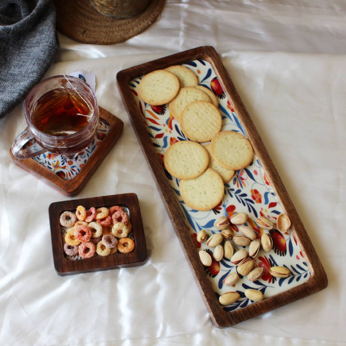 Chitrakari Mehmaan Nawaazi Mangowood Duo  (Tray + Coaster)