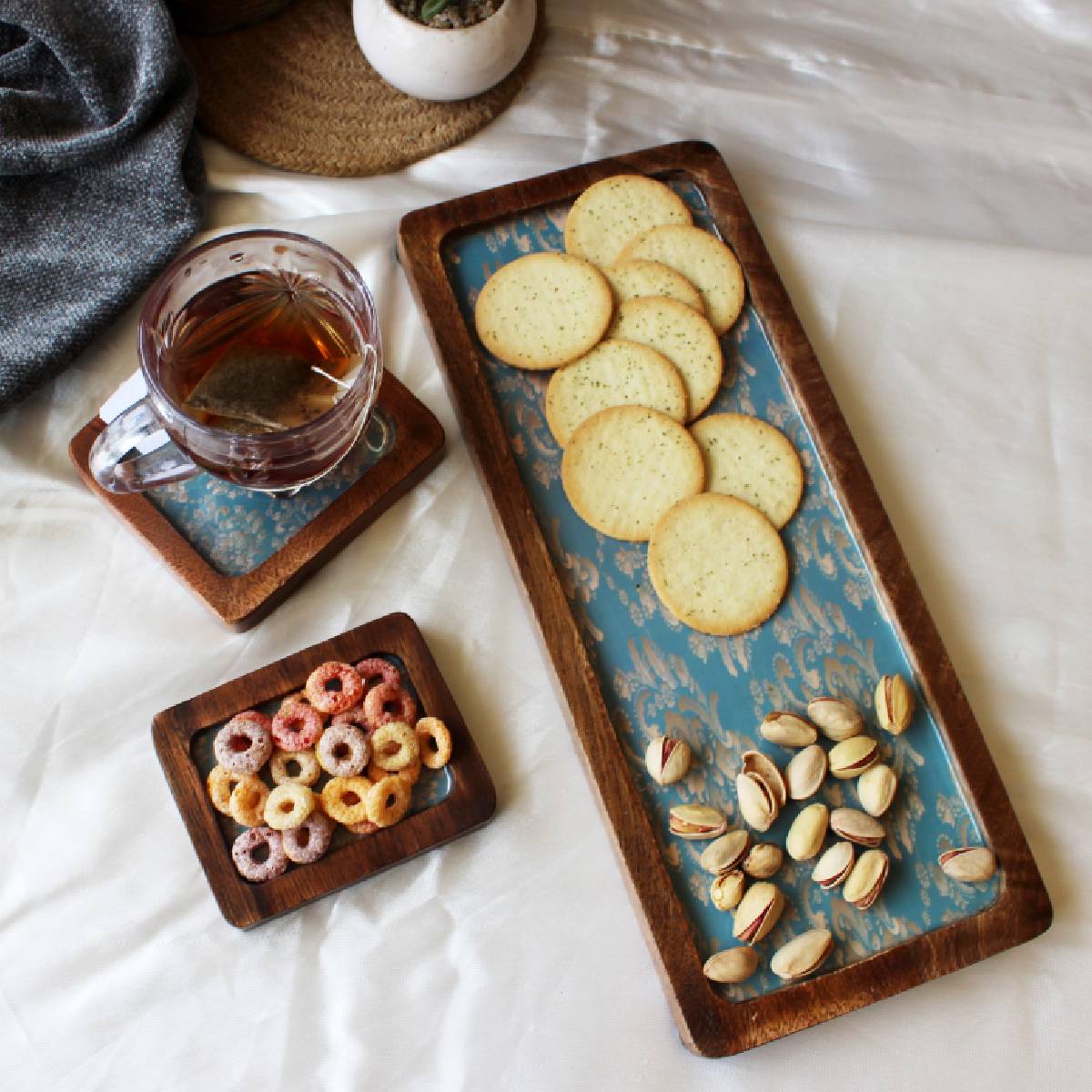 Firozi Zari Mehmaan Nawaazi Mangowood Duo  (Tray + Coaster)