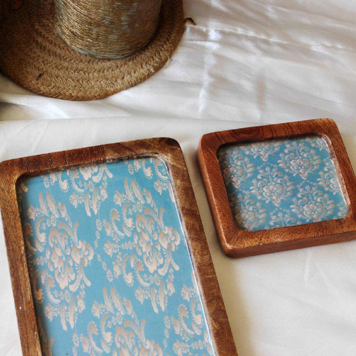 Firozi Zari Mehmaan Nawaazi Mangowood Duo  (Tray + Coaster)