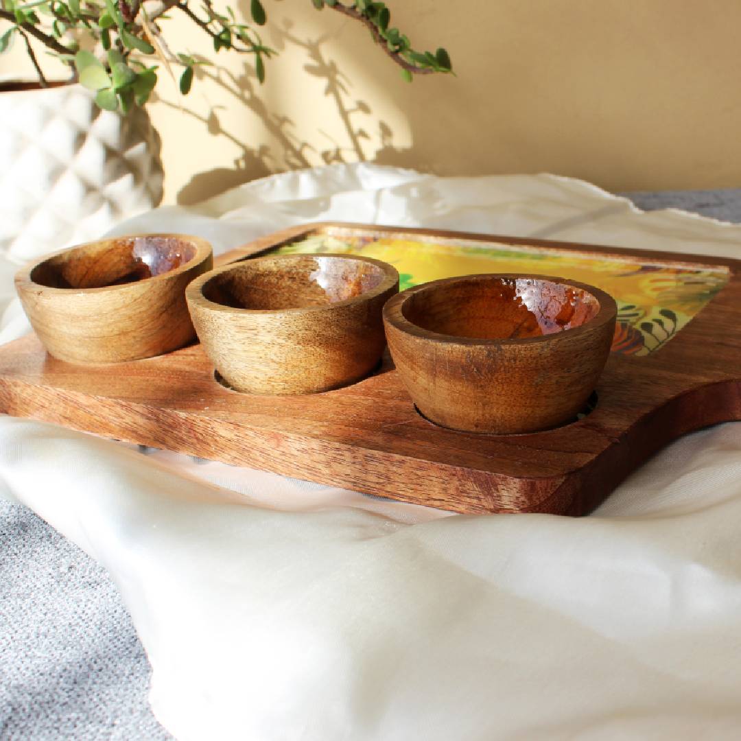 Amber Jungle Wooden Platter with 3 Dip Bowls