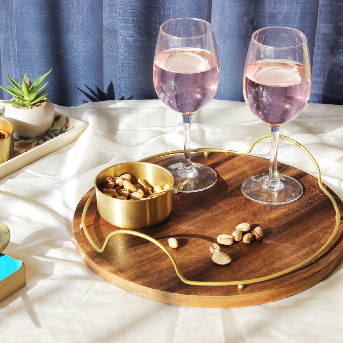 Minimalist Hoop Handle Round Acacia Platter