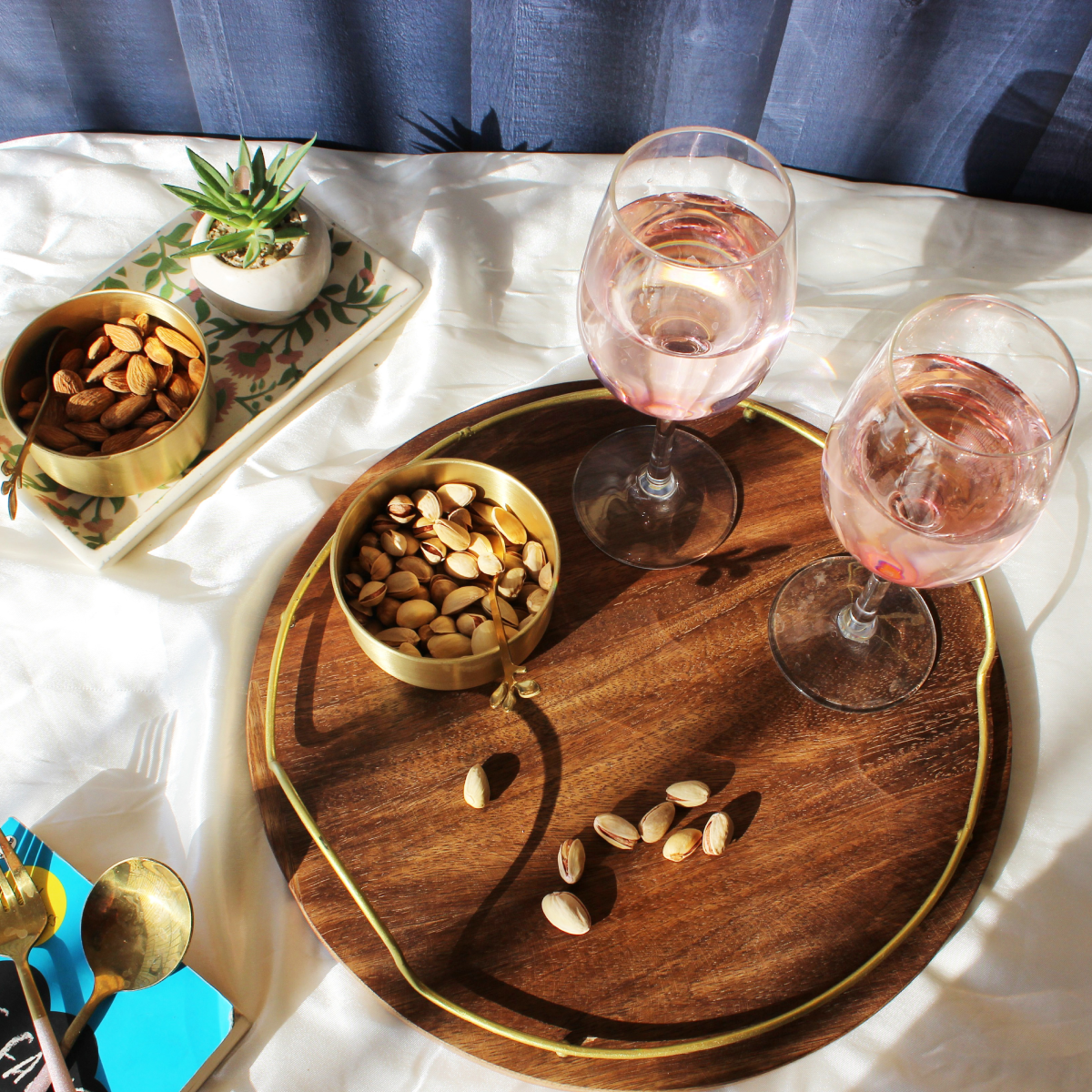 Minimalist Hoop Handle Round Acacia Platter