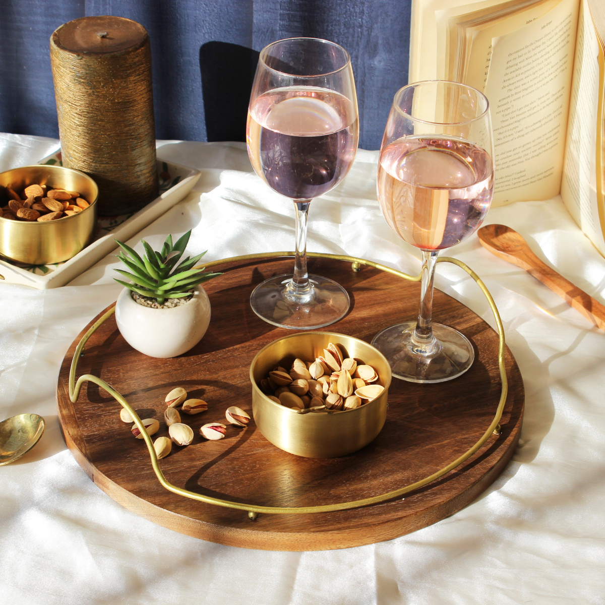 Minimalist Hoop Handle Round Acacia Platter
