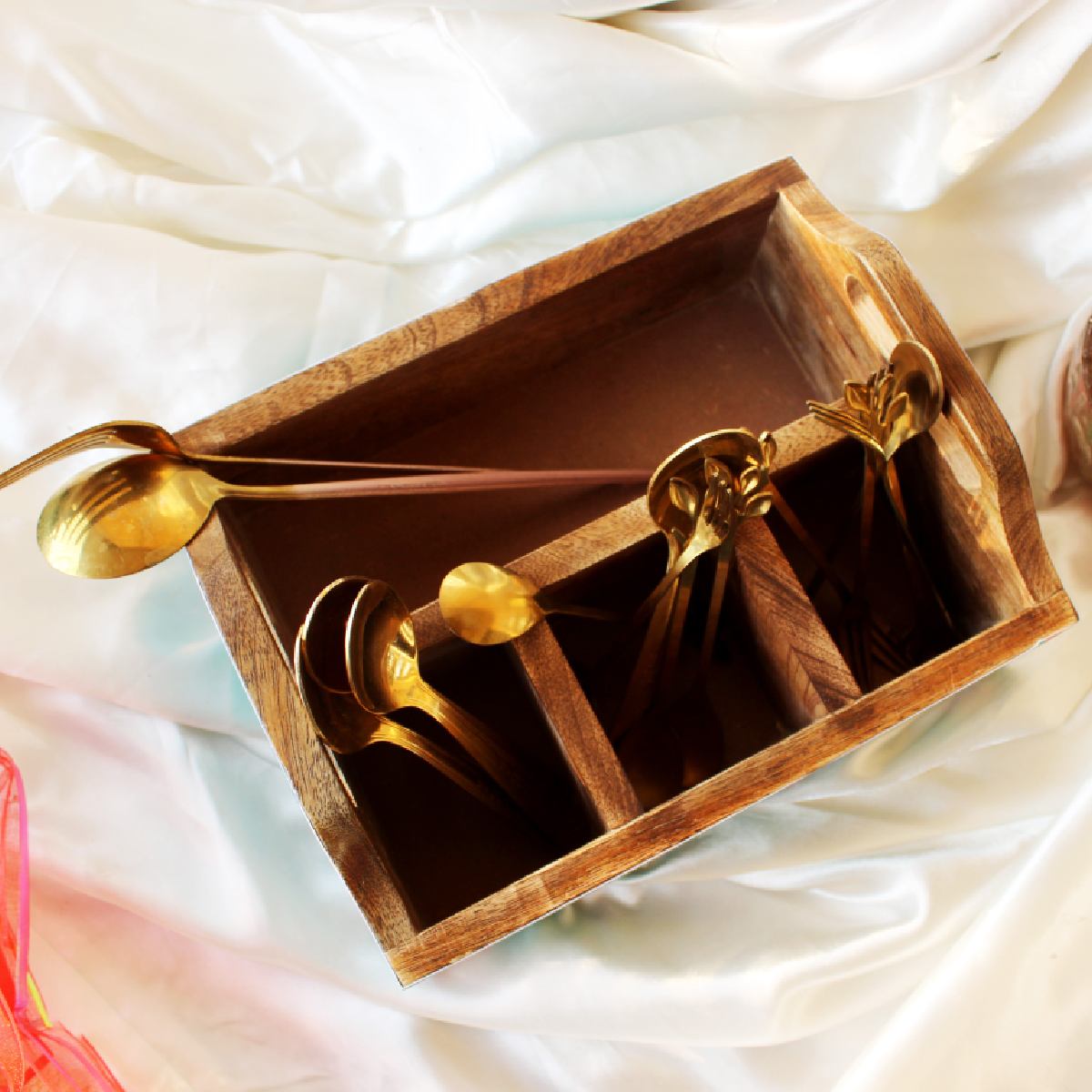 Jingle & Jolly MangoWood Cutlery Holder