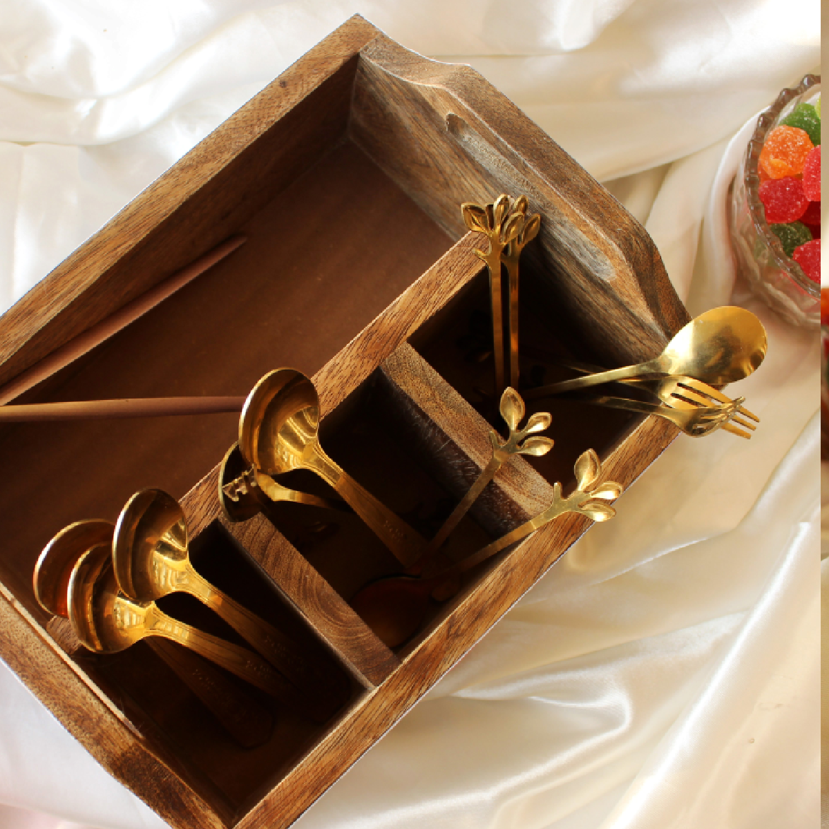 Holiday Hangings MangoWood Cutlery Holder