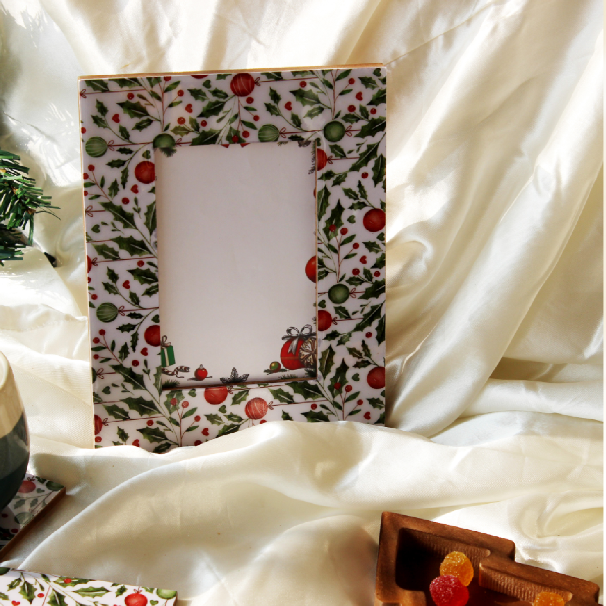 Holiday Hangings Wood Photoframe
