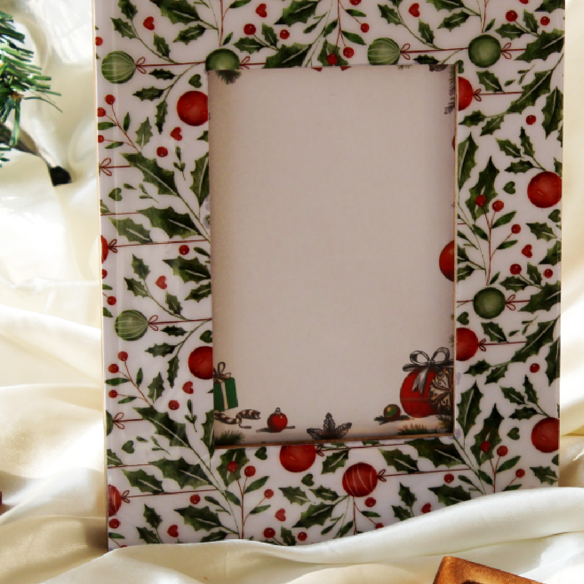 Holiday Hangings Wood Photoframe